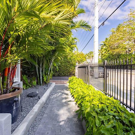 Takeover At The Grand Maloney Key West Extérieur photo