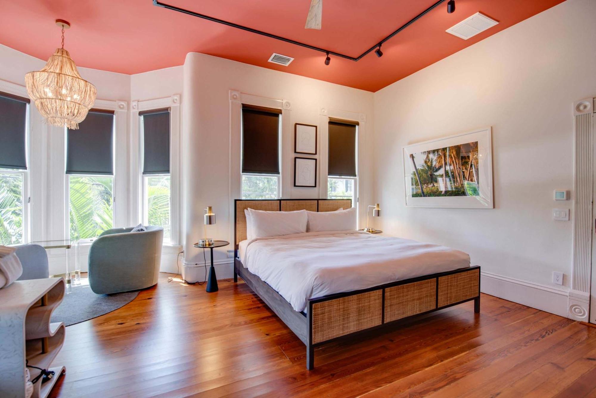 Takeover At The Grand Maloney Key West Extérieur photo
