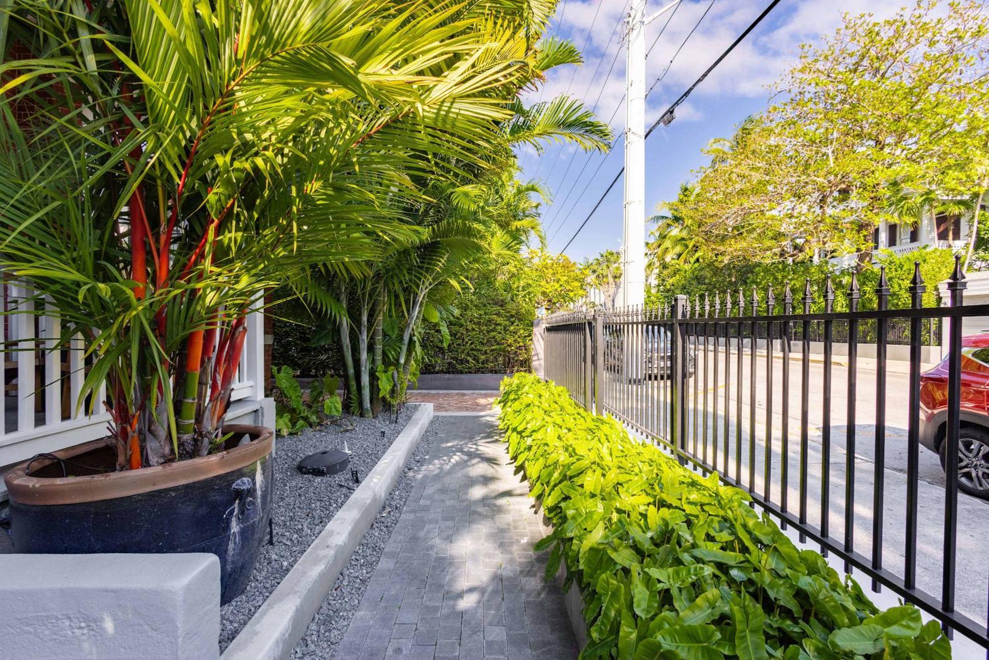 Takeover At The Grand Maloney Key West Extérieur photo