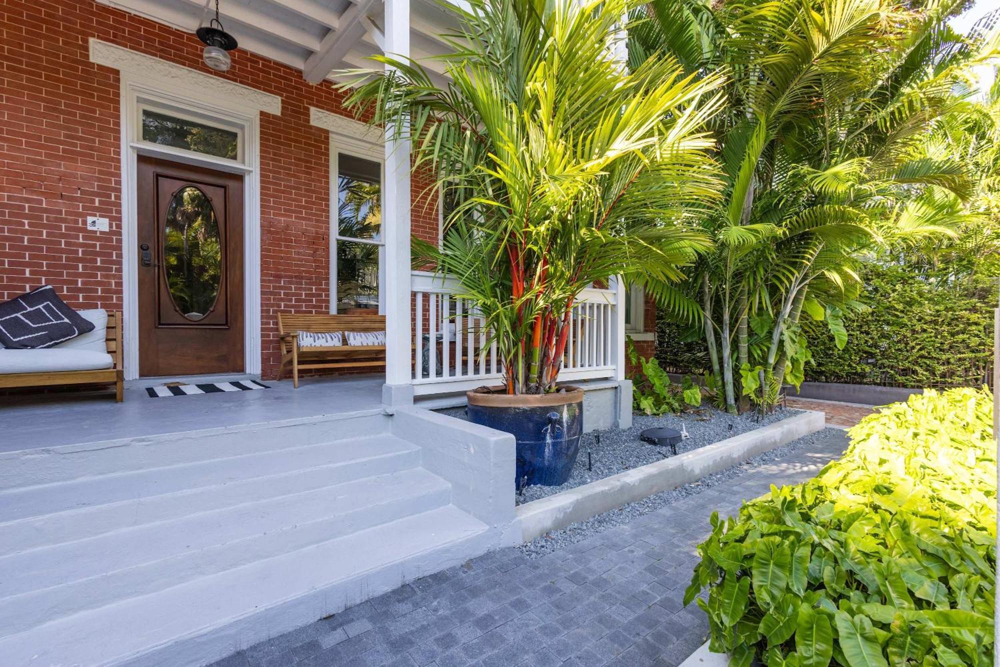 Takeover At The Grand Maloney Key West Extérieur photo