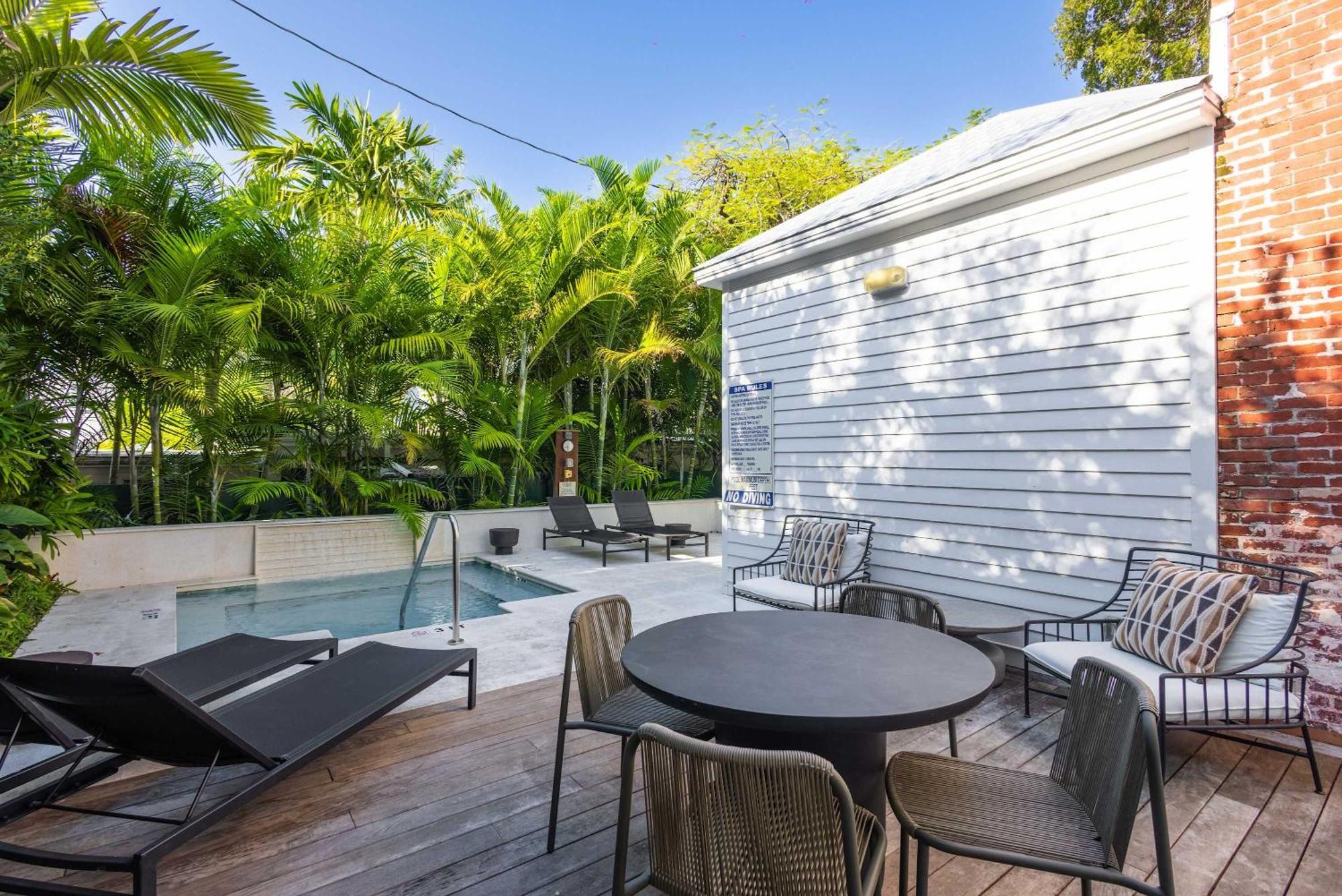 Takeover At The Grand Maloney Key West Extérieur photo