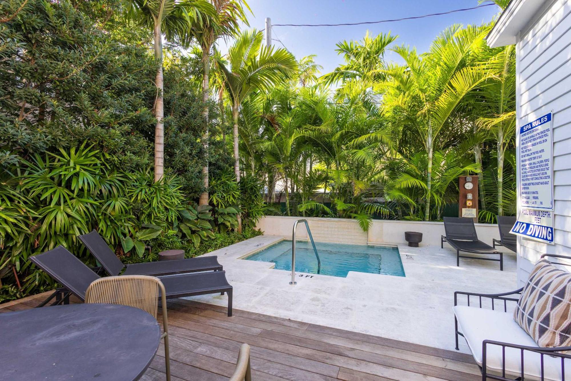 Takeover At The Grand Maloney Key West Extérieur photo