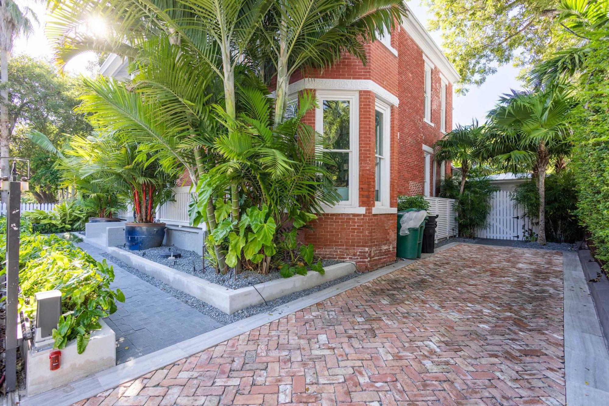 Takeover At The Grand Maloney Key West Extérieur photo
