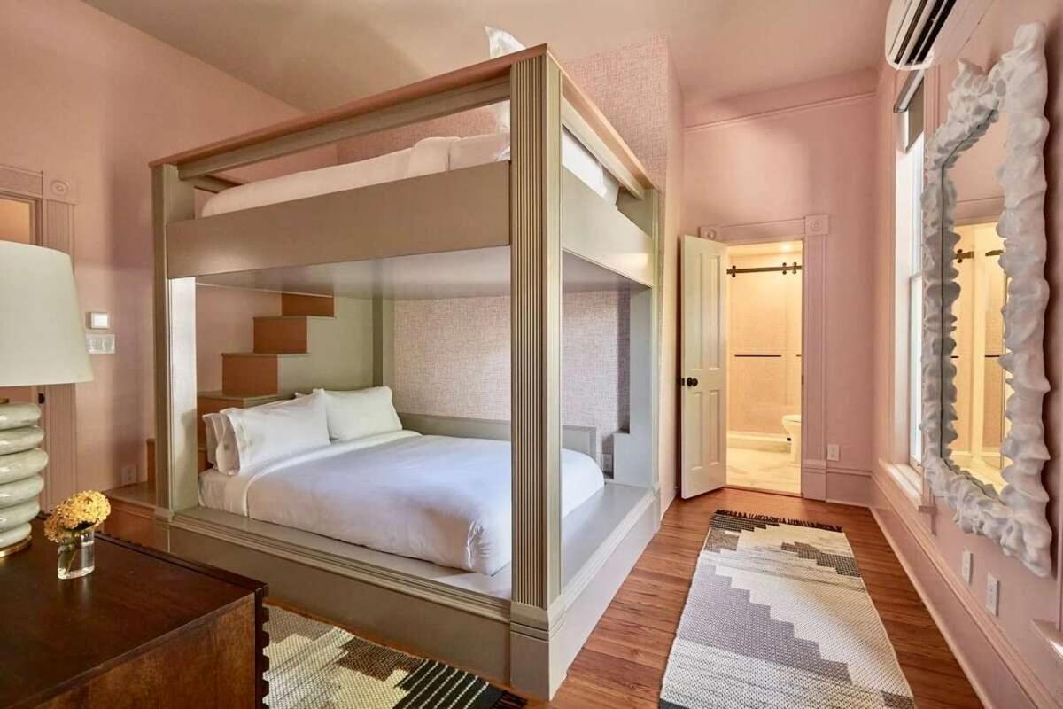 Takeover At The Grand Maloney Key West Extérieur photo