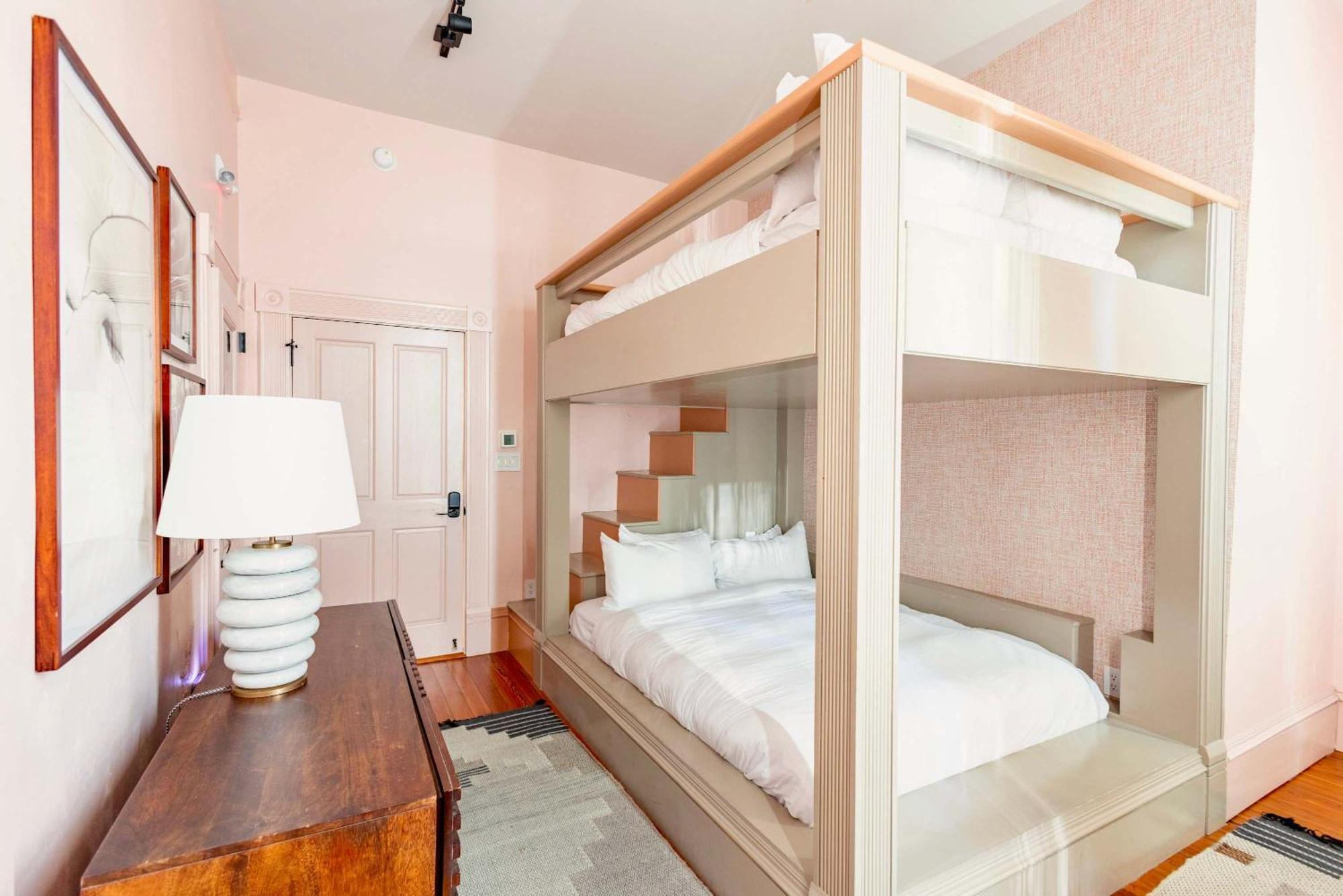 Takeover At The Grand Maloney Key West Extérieur photo